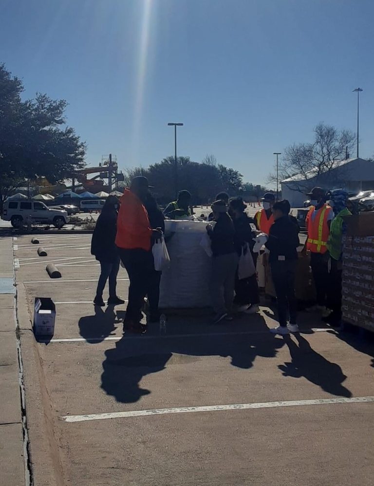 Dallas Cred Team Participates in Food Drive